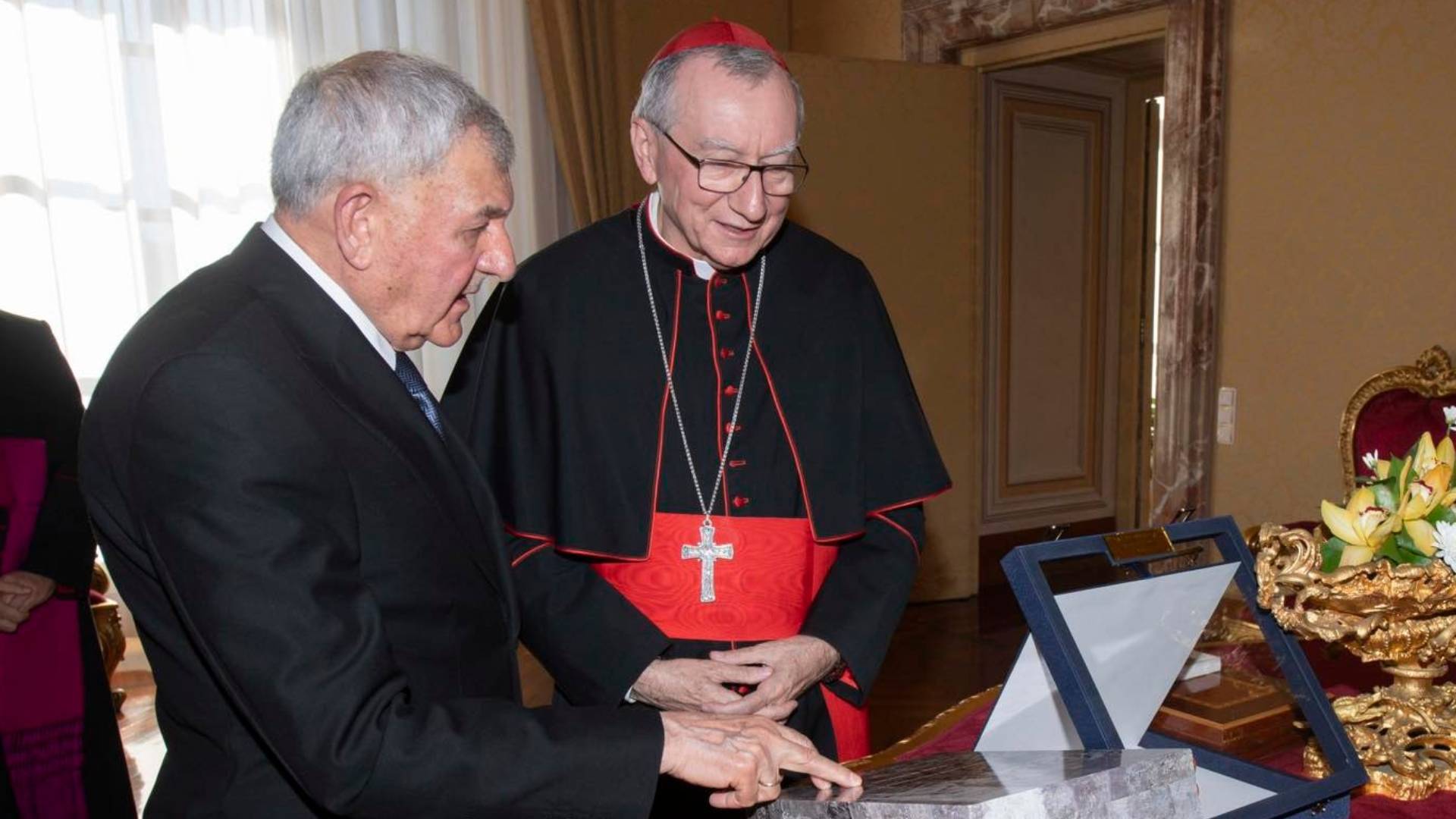رئيس الجمهورية والسيدة الأولى يلتقيان رئيس وزراء الفاتيكان 